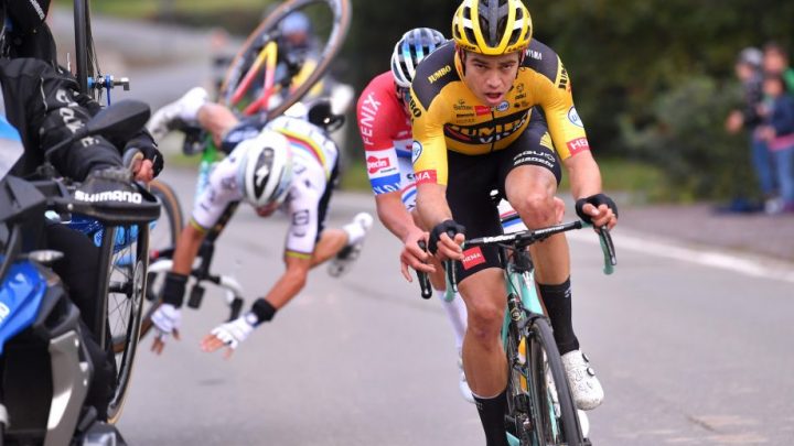 Alaphilippe phải bỏ dở giải Tour of Flanders vì chấn thương sau tai nạn