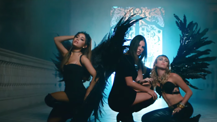Ariana Grande và Miley Cyrus bung xõa trong MV Don’t call me angel