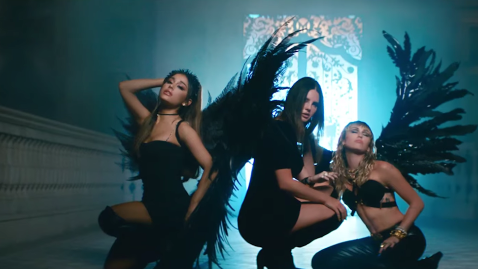 Ariana Grande và Miley Cyrus bung xõa trong MV Don’t call me angel