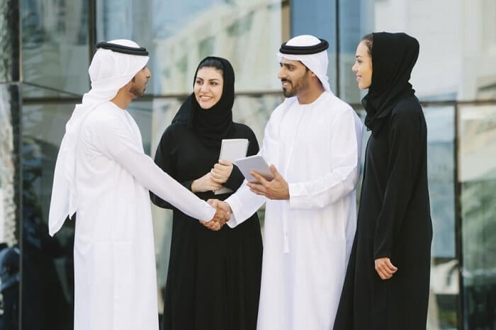 Có bắt buộc mặc trang phục truyền thống địa phương khi du lịch Dubai?