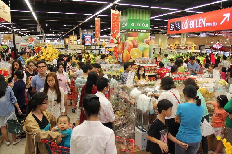 Người dân bắt đầu mua sắm, tiêu dùng nhộn nhịp từ đầu năm mới